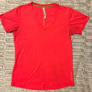 Under Armour • Women’s Shirt